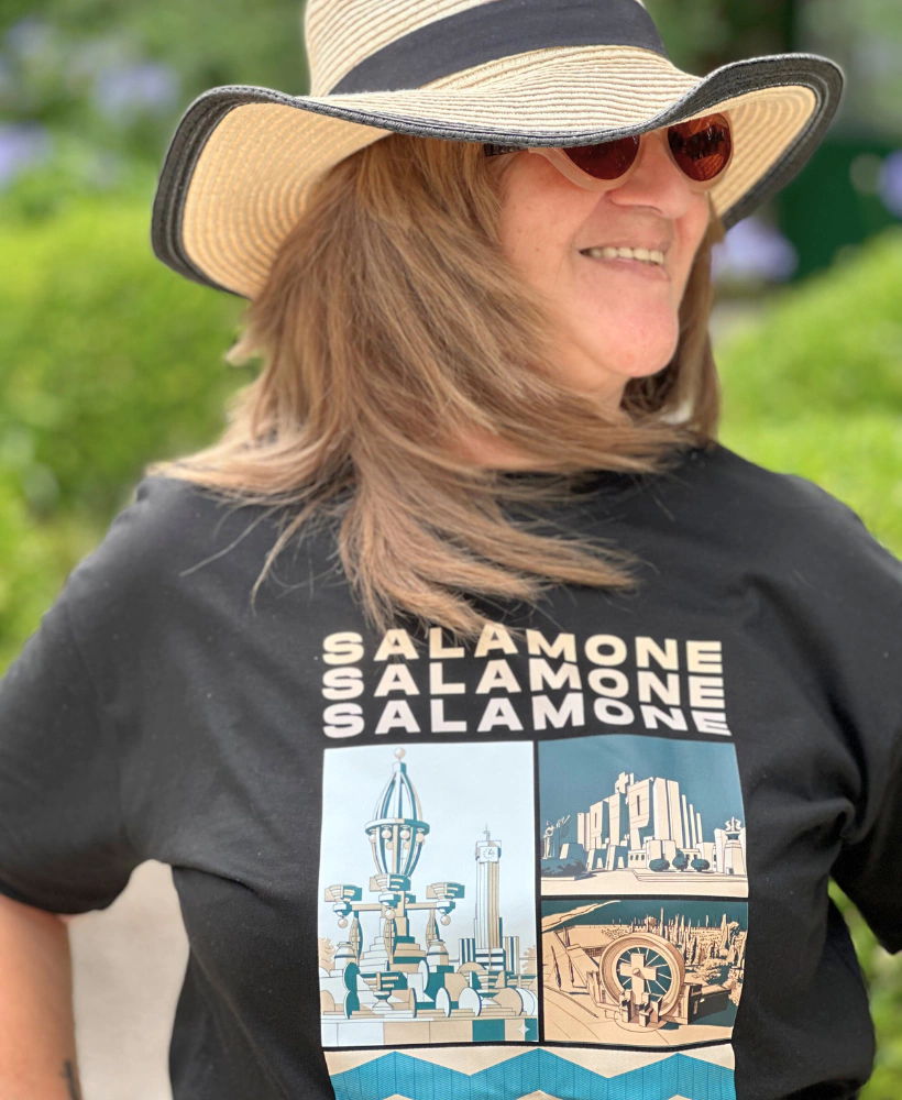 Remera Salamone Monumental en color negro